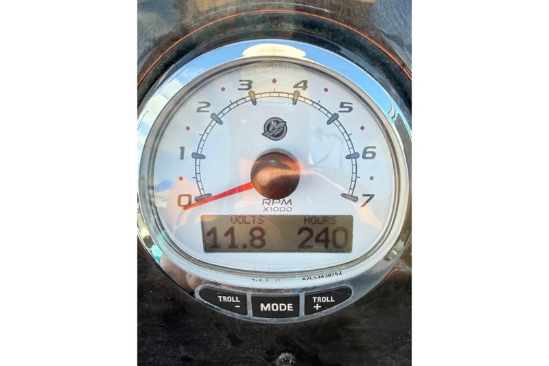 Slide: The Image of Tachometer of 2017 Crestliner 1850 Sport Fish showing 240 hours and 11.8 volts. - 17