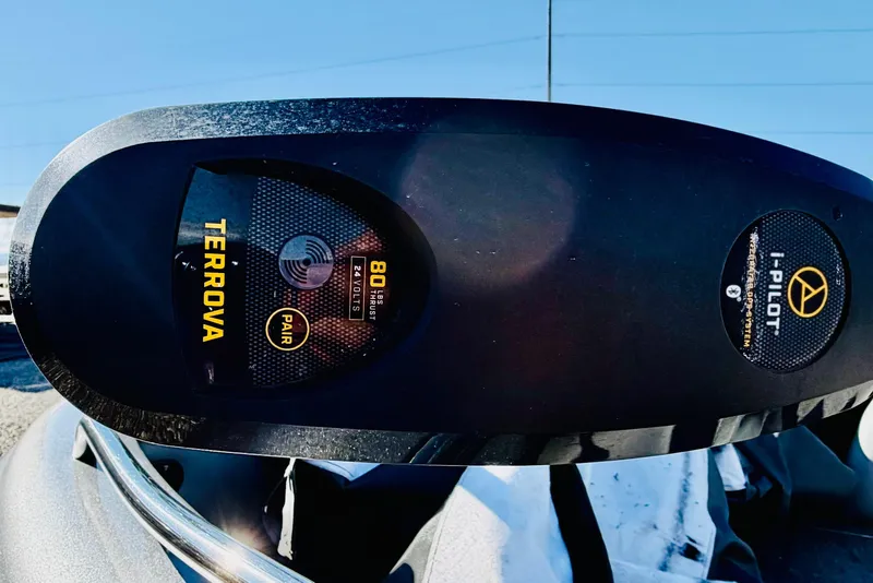 Slide: The Image of Trolling motor on 2017 Crestliner 1850 SPORT FISH, featuring Terrova i-Pilot technology. - 19