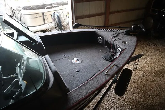 Slide: The Image of Alumacraft Edge 185 Sport 2018 - 5