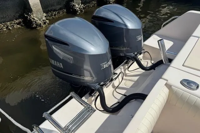 Slide: The Image of 2007 Grady-White Bimini 306 with twin Yamaha 300 outboard engines. - 41