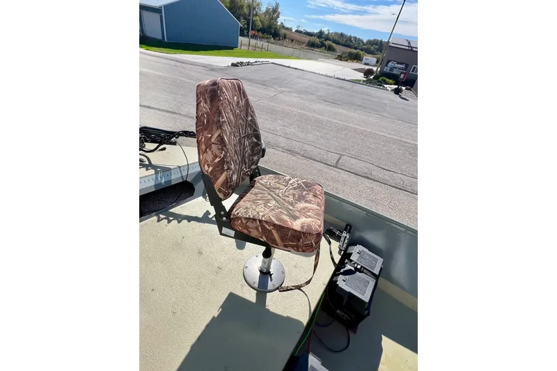 Slide: The Image of Camouflage seat on 2004 MirroCraft 1876 Outfitter boat, parked outdoors. - 14