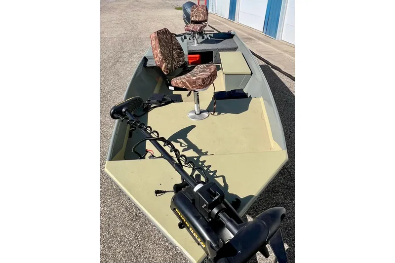 Slide: The Image of 2004 MirroCraft 1876 Outfitter boat with camo seats and trolling motor. - 25