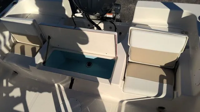 Slide: The Image of Bulls Bay 2200 XS 2025 - 14