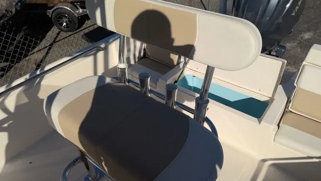 Slide: The Image of Bulls Bay 2200 XS 2025 - 15