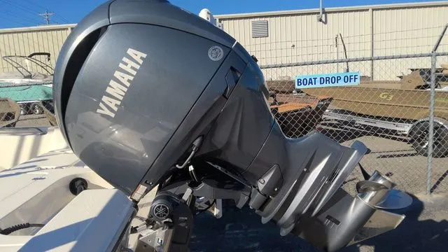 Slide: The Image of Bulls Bay 2200 XS 2025 - 2