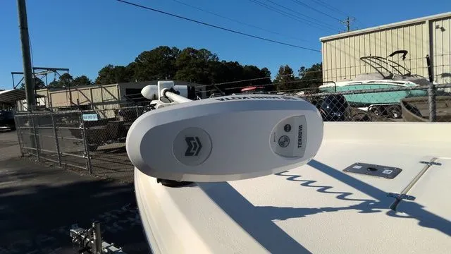 Slide: The Image of Bulls Bay 2200 XS 2025 - 9