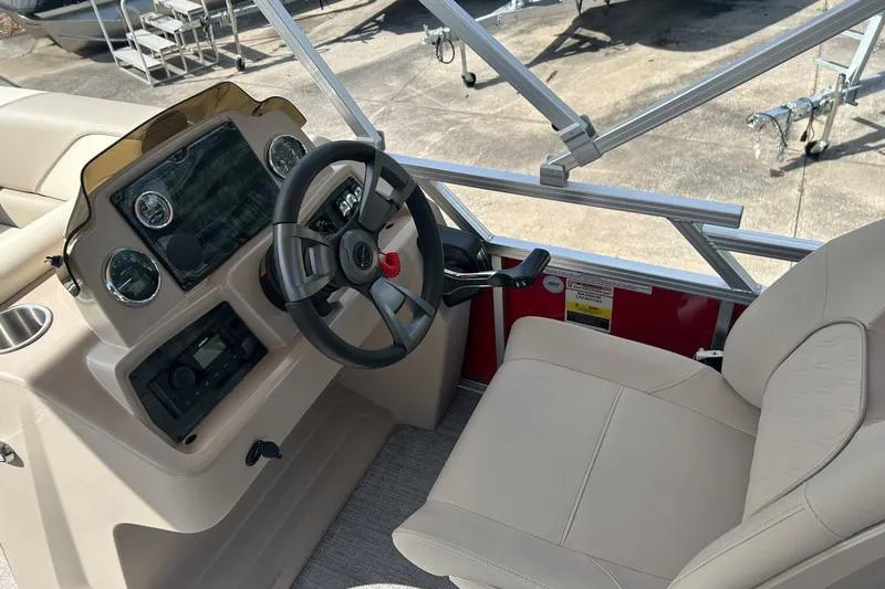 Slide: The Image of 2025 Avalon VENTURE CRUISE boat interior with steering wheel and dashboard controls. - 5