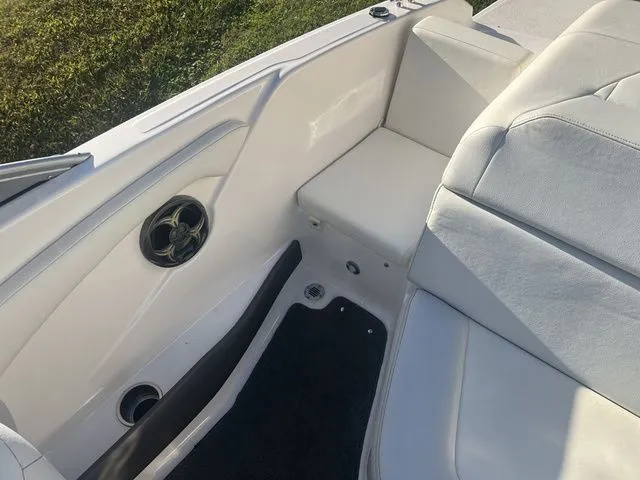 Slide: The Image of Regal BOWRIDER 1900 2014 - 11