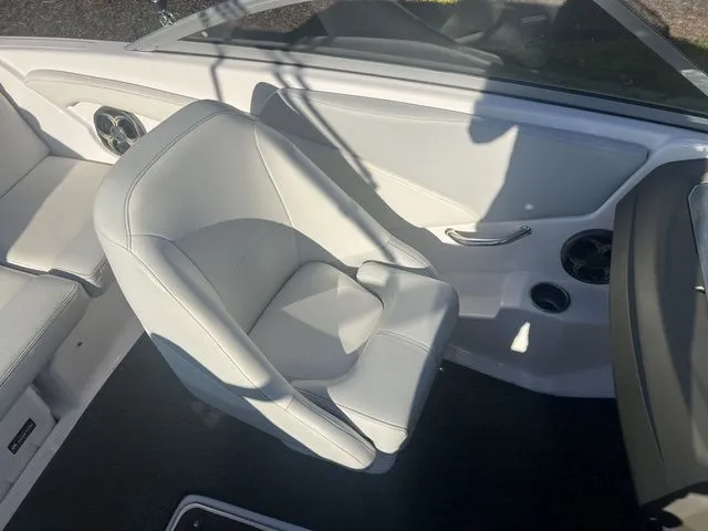 Slide: The Image of Regal BOWRIDER 1900 2014 - 12