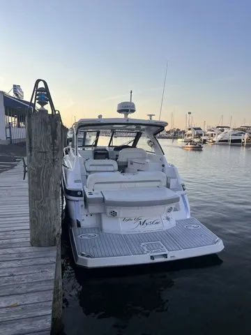 The Image of Regal 35 Sporte Coupe 2019 - 1