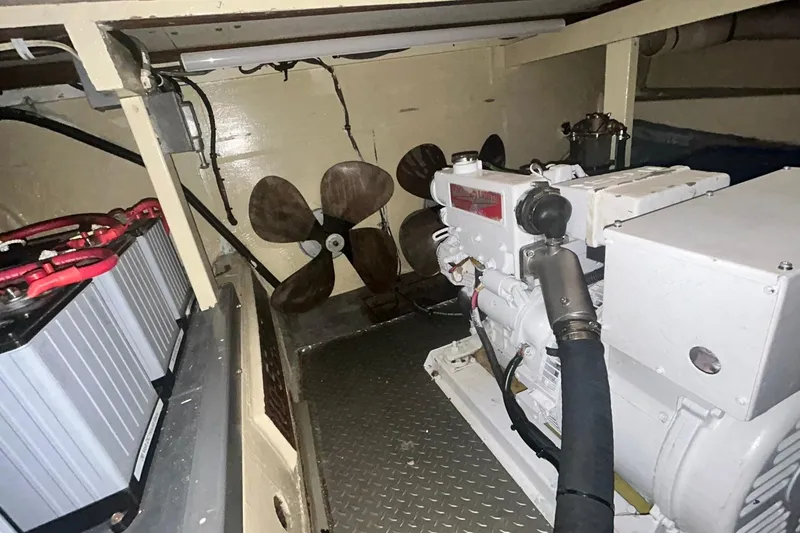 Slide: The Image of Hatteras 53 Motor Yacht Hard Top 1973 - 147