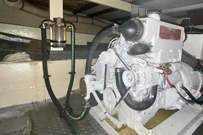 Slide: The Image of Hatteras 53 Motor Yacht Hard Top 1973 - 148