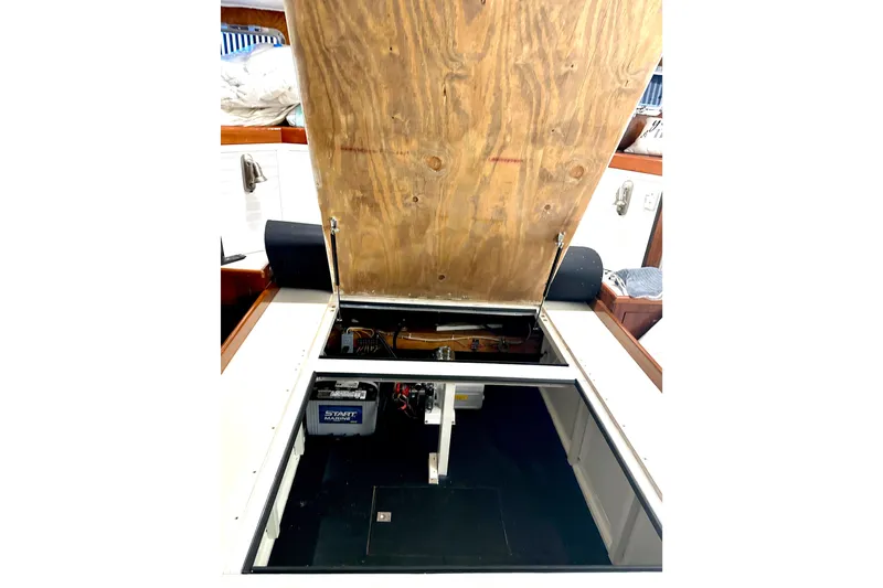 Slide: The Image of Hatteras 53 Motor Yacht Hard Top 1973 - 69