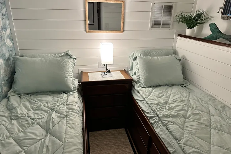 Slide: The Image of Hatteras 53 Motor Yacht Hard Top 1973 - 86