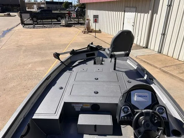 Slide: The Image of Lowe Stinger 175C 2022 - 12