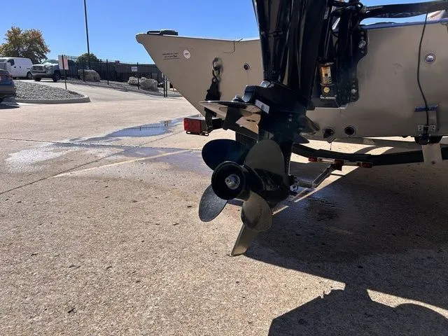 Slide: The Image of Lowe Stinger 175C 2022 - 6