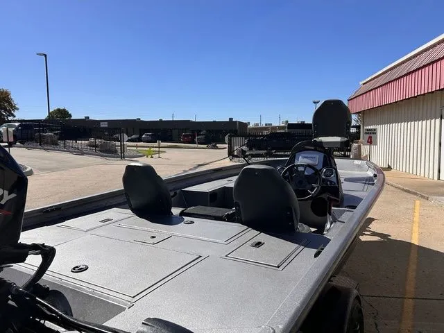 Slide: The Image of Lowe Stinger 175C 2022 - 7