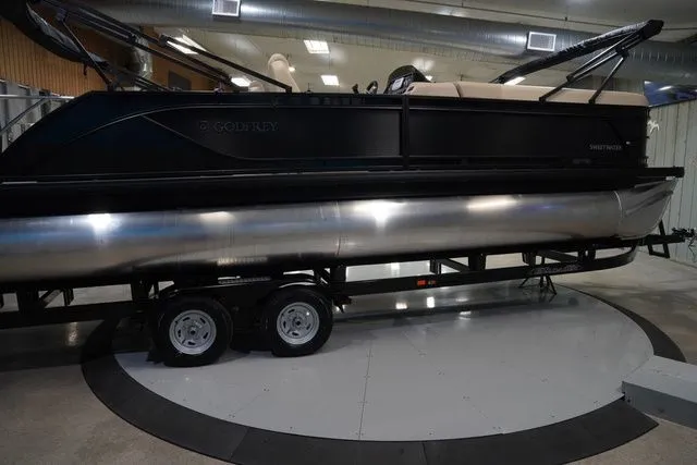 Slide: The Image of Godfrey Sweetwater 2486 SFL 27 In. Package 2026 - 5