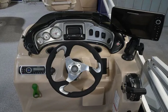 Slide: The Image of Sun Tracker Fishin' Barge 22 XP3 2017 - 11