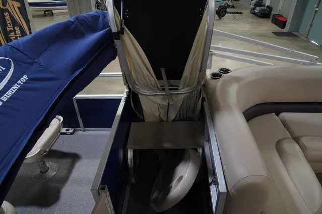 Slide: The Image of Sun Tracker Fishin' Barge 22 XP3 2017 - 13