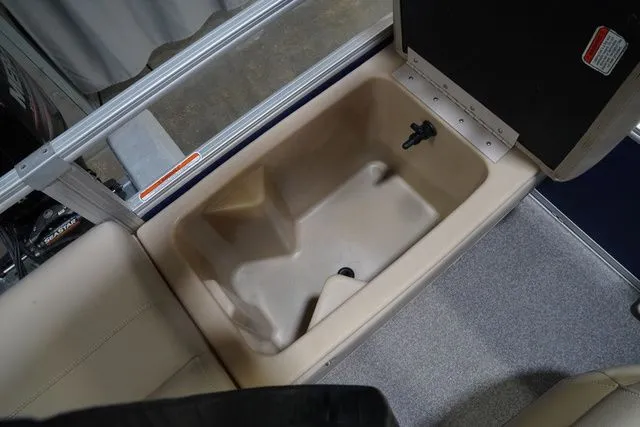 Slide: The Image of Sun Tracker Fishin' Barge 22 XP3 2017 - 16