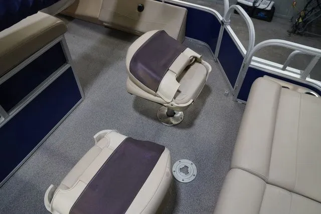 Slide: The Image of Sun Tracker Fishin' Barge 22 XP3 2017 - 17