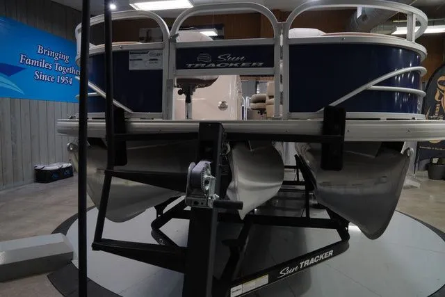 Slide: The Image of Sun Tracker Fishin' Barge 22 XP3 2017 - 3