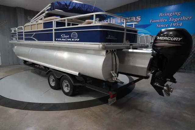 Slide: The Image of Sun Tracker Fishin' Barge 22 XP3 2017 - 7