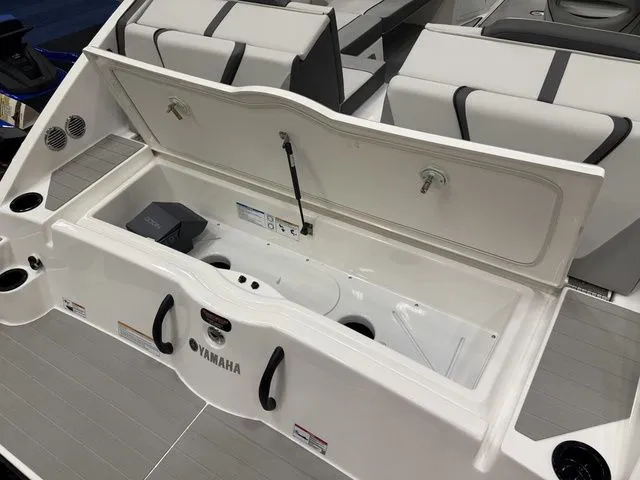 Slide: The Image of Yamaha AR220 2026 - 3