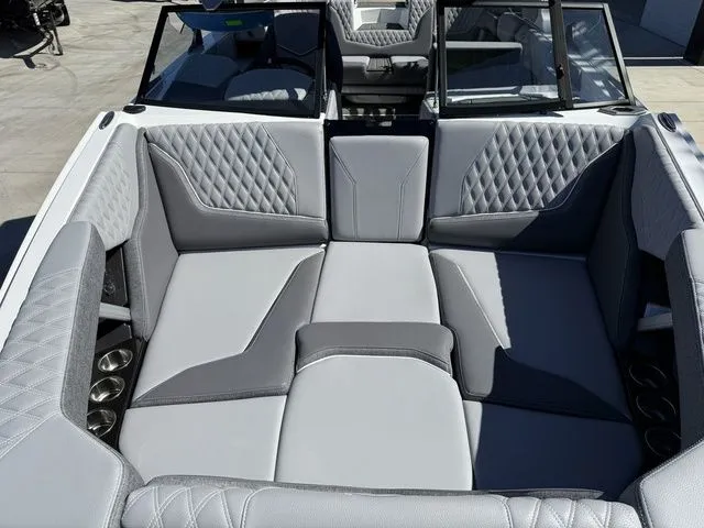 Slide: The Image of Tigé 24RZX 2026 - 15