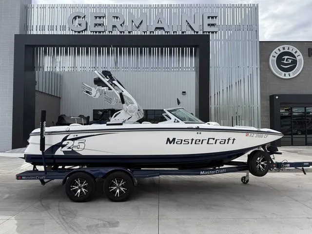 The Image of MasterCraft X25 2013 - 1
