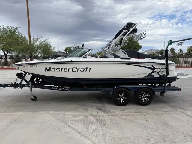 Slide: The Image of MasterCraft X25 2013 - 6