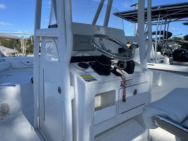 Slide: The Image of Sea Hunt Ultra 225 2016 - 4