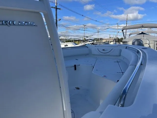 Slide: The Image of Sea Hunt Ultra 225 2016 - 6