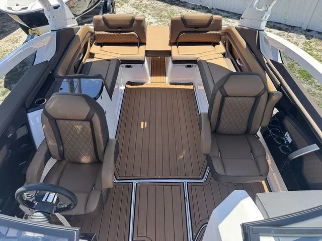 Slide: The Image of Yamaha 275SE 2025 - 16