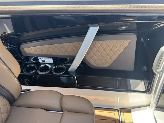 Slide: The Image of Yamaha 275SE 2025 - 18