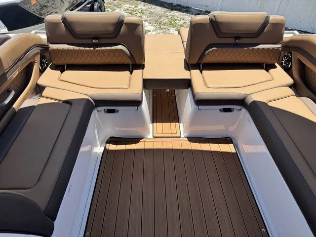 Slide: The Image of Yamaha 275SE 2025 - 20