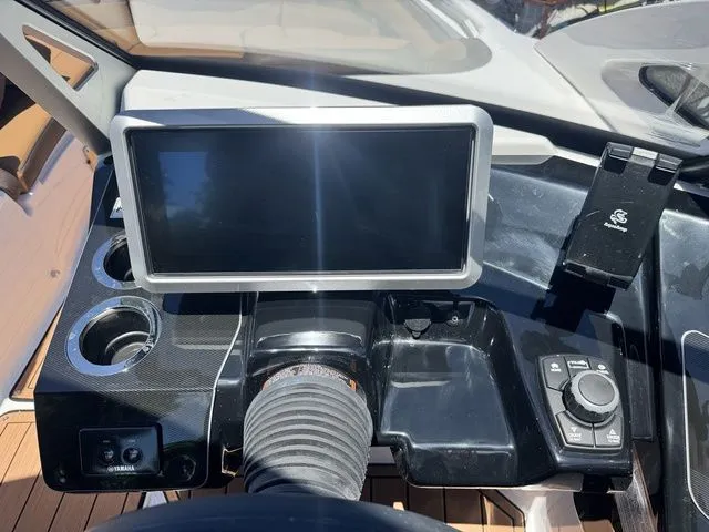 Slide: The Image of Yamaha 275SE 2025 - 25