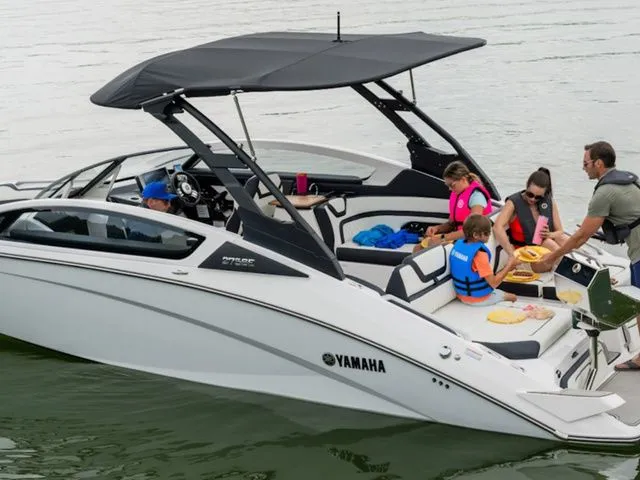 Slide: The Image of Yamaha 275SE 2025 - 4