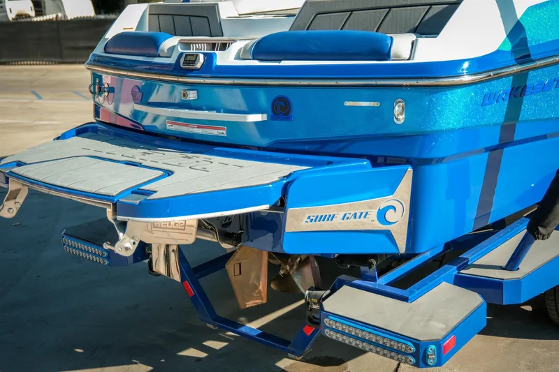 Slide: The Image of 2021 Malibu Wakesetter 23 LSV boat with Surf Gate technology, blue exterior. - 11