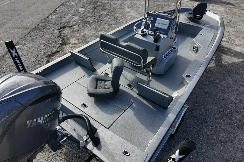 Slide: The Image of 2026 Xpress H22B Bay boat with Yamaha engine, featuring modern seating and Garmin navigation. - 5