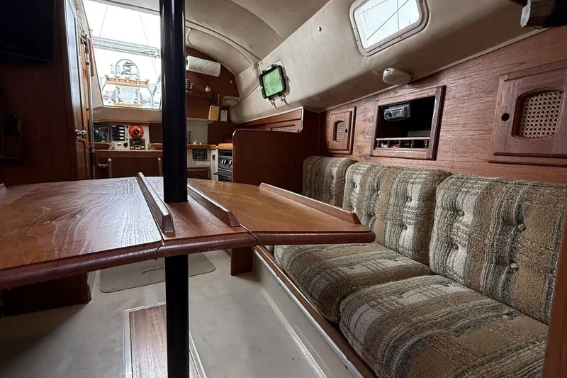 Slide: The Image of Lancer Yachts 29 - Salon Table - 6