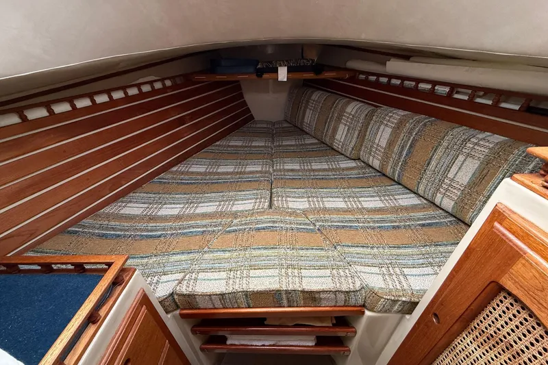 Slide: The Image of Lancer Yachts 29 - Forward Cabin - 7