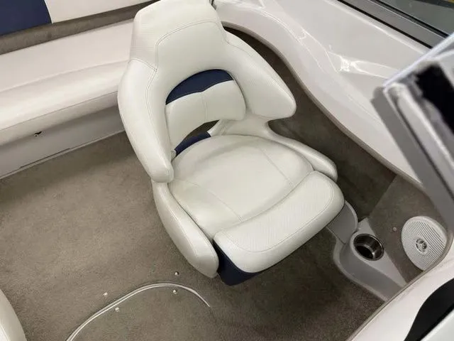 Slide: The Image of Four Winns H SERIES H180 2011 - 8