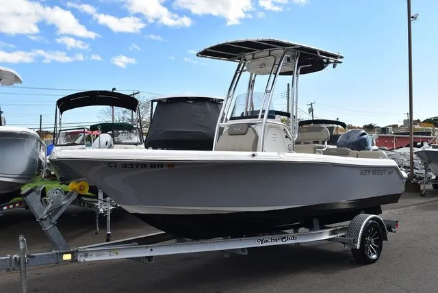 Slide: The Image of Key West 189 FS T-Top 2024 - 4