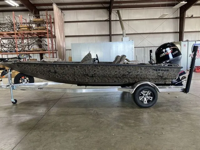 The Image of Xpress H18C Crappie 2026 - 1