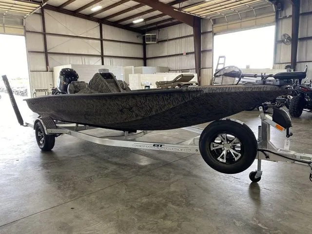 Slide: The Image of Xpress H18C Crappie 2026 - 3