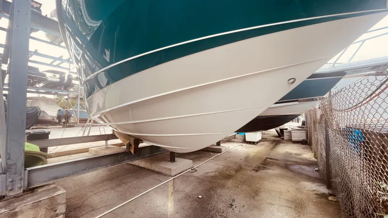 Slide: The Image of Sea Ray SLX 310 Outboard 2021 - 12