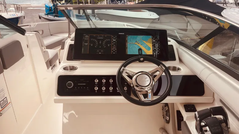 Slide: The Image of Sea Ray SLX 310 Outboard 2021 - 15