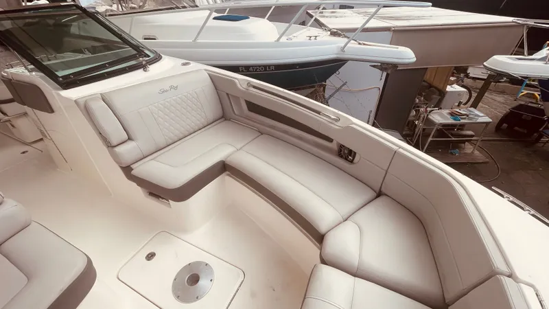 Slide: The Image of Sea Ray SLX 310 Outboard 2021 - 26